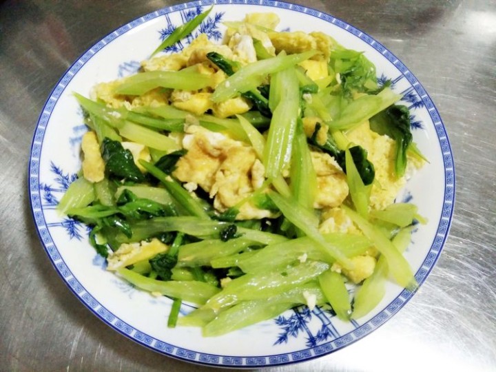 芹菜炒雞蛋的做法,芹菜炒雞蛋怎麼做好吃,芹菜炒雞蛋的家常做法 - 京