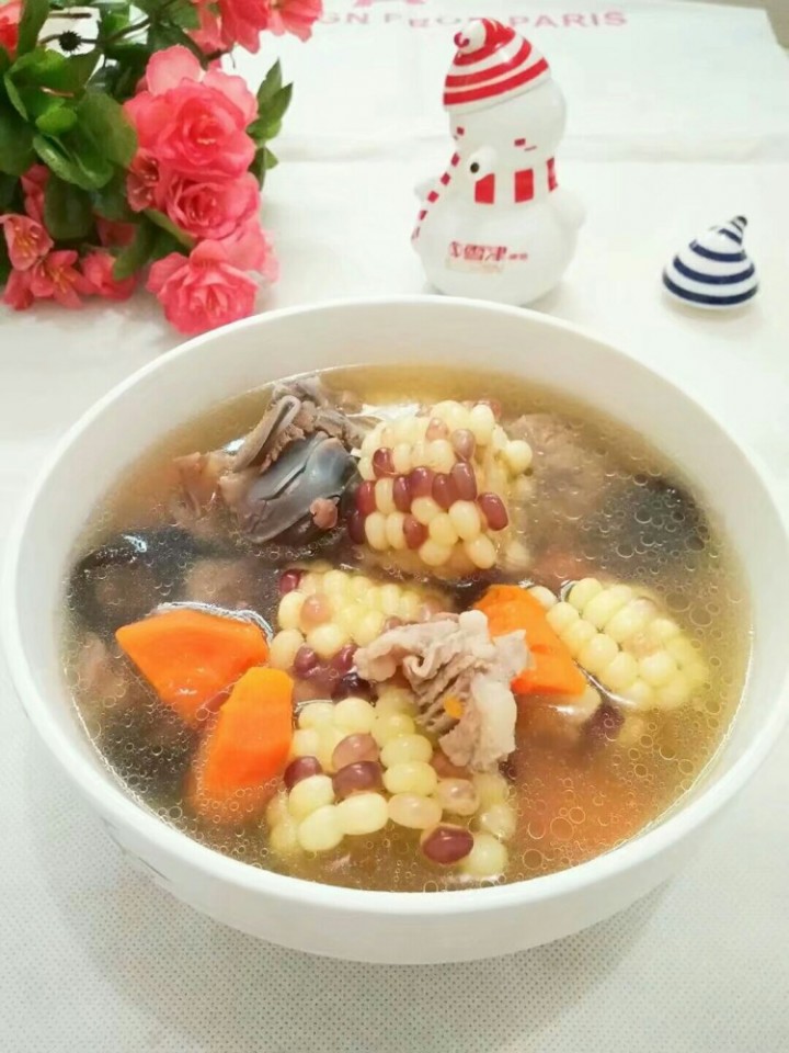 胡萝卜玉米香菇骨头汤