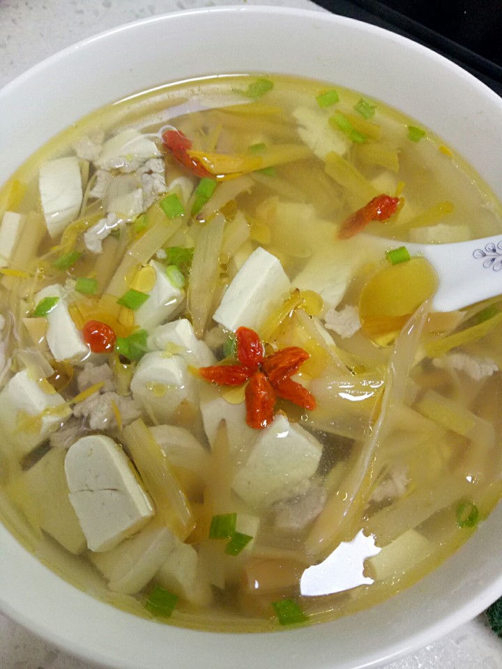 黄花菜豆腐汤的做法,黄花菜豆腐汤怎么做好吃,黄花菜豆腐汤的家常做法