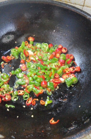 極輕鬆大餐 爆炒花甲怎麼做好吃,極輕鬆大餐 爆炒花甲的家常做法 - 京