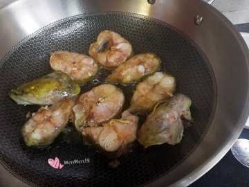 豆腐燜鯰魚的做法,豆腐燜鯰魚怎麼做好吃,豆腐燜鯰魚的家常做法 - 京