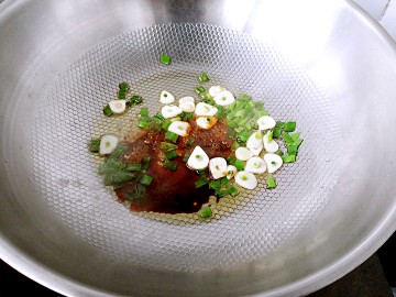 蜆子肉煎燜豆腐怎麼做好吃,蜆子肉煎燜豆腐的家常做法 - 京細菜譜